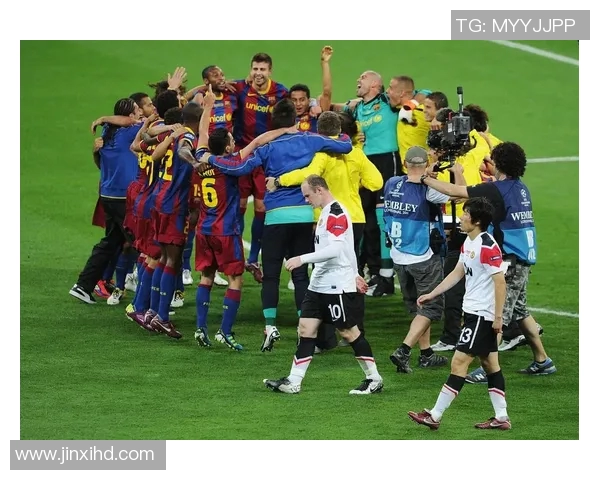 退役老足球球星们的传奇人生与足球遗产重塑回顾